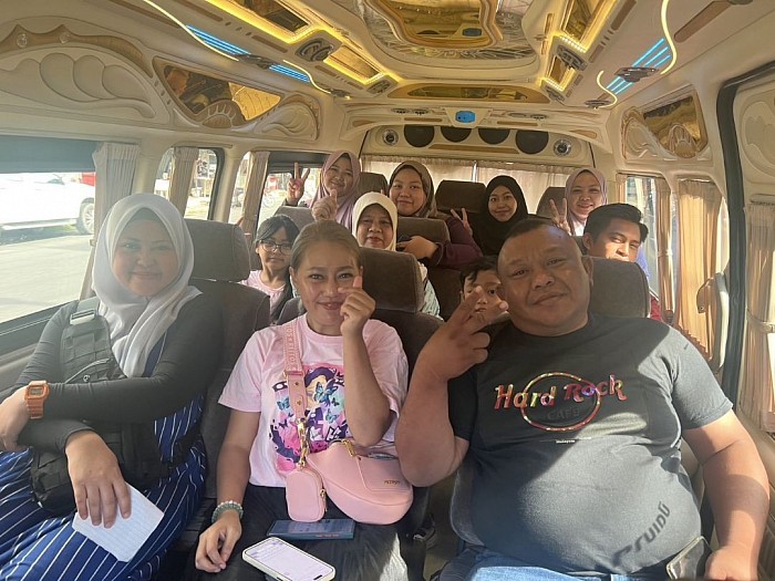 van rental with driver in bangkok